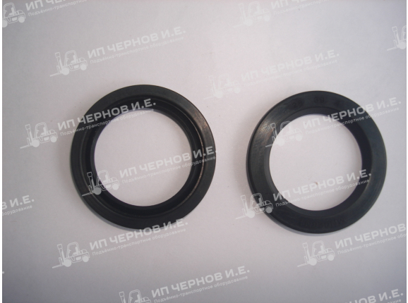 Сальник (пыльник) оси кулака 39х28х4 7-8FD10-30,7-8FB10-30