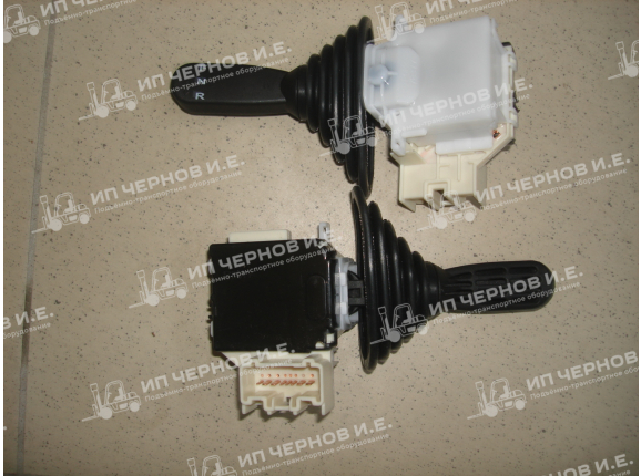 Переключатель направления движения Toyota 8FBN15-30,8FBCU20-32